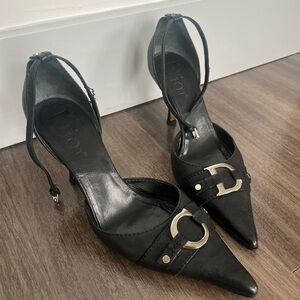 FALL/WINTER 2000 DIOR BY GALIANO 🔪
POINTED TOE MARY JANES